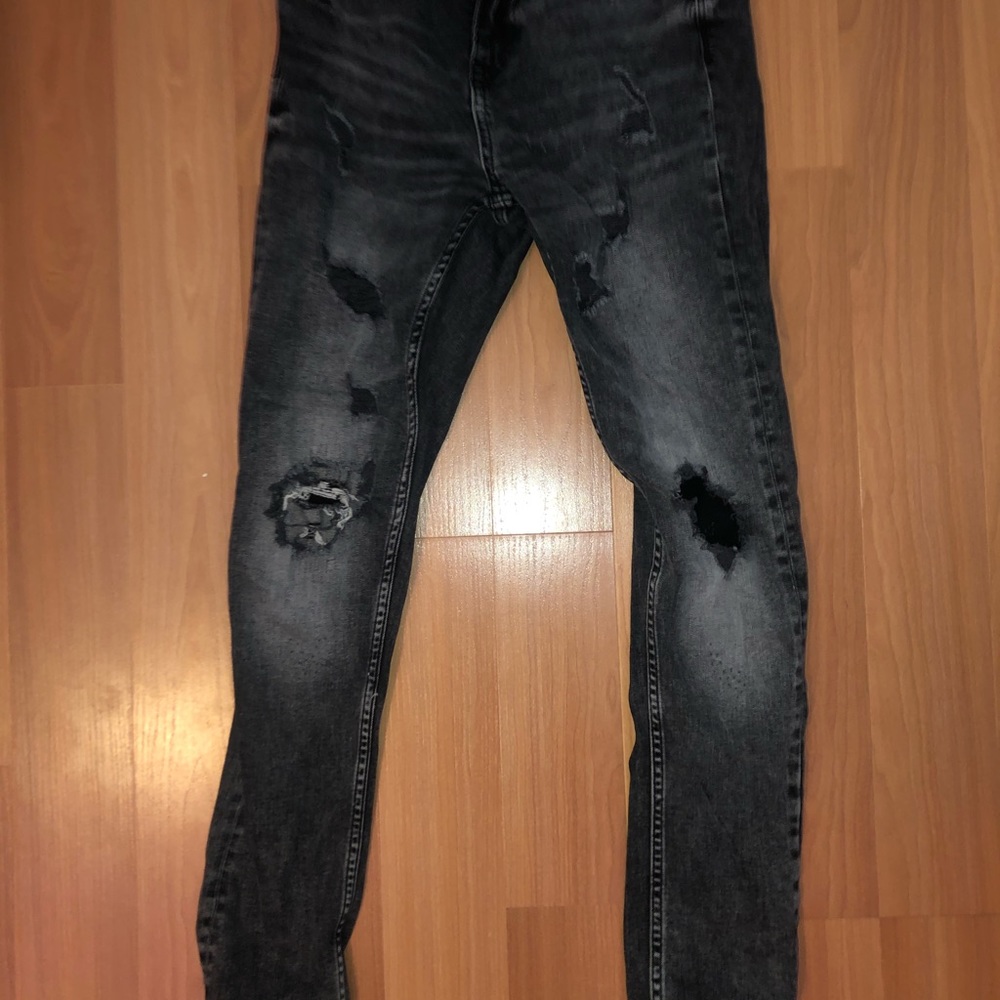 Zara Men’s Ripped Jeans